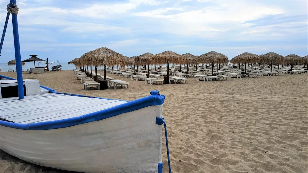 Seaside Apartment With 2 Bedrooms for up to 5 Guests