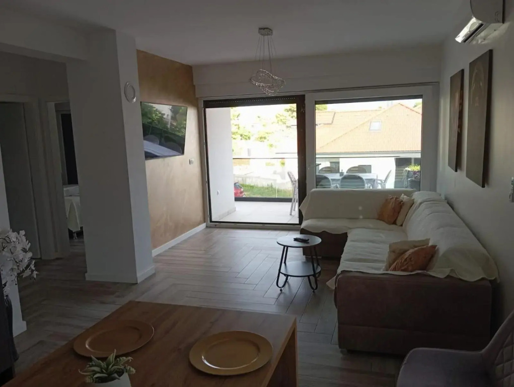 Villa S