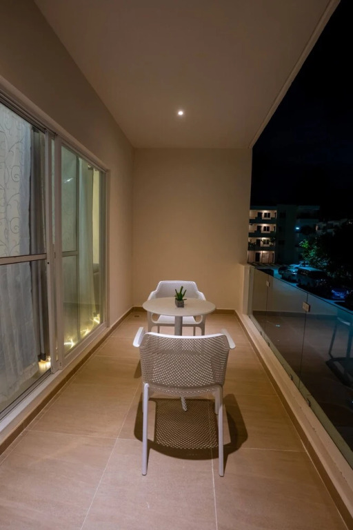 Luxury Apartment With Poll