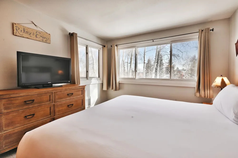 Snow Flower 104 2 Bedroom Condo by RedAwning