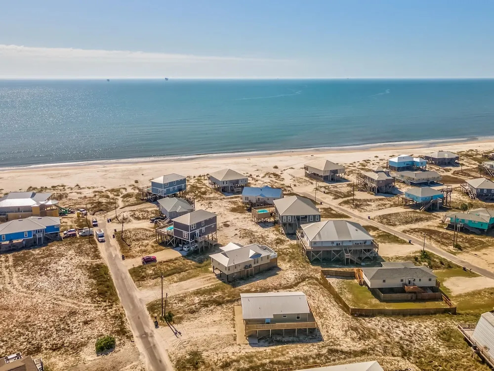 Feelin' Salty - 107 Quebec 4 Bedroom Home by RedAwning