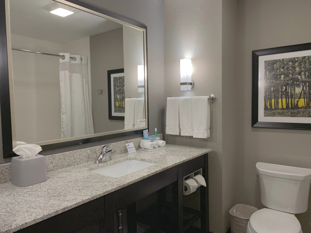 Holiday Inn Express and Suites Madison Central by IHG