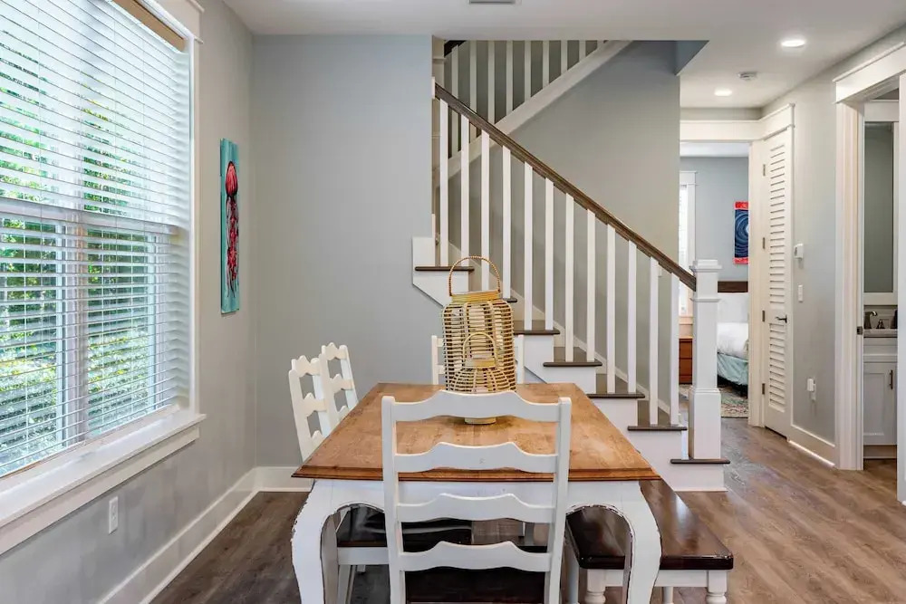 Gulf Coast Gem by Avantstay 3 Blocks to Beach & Town Plaza Community Pool