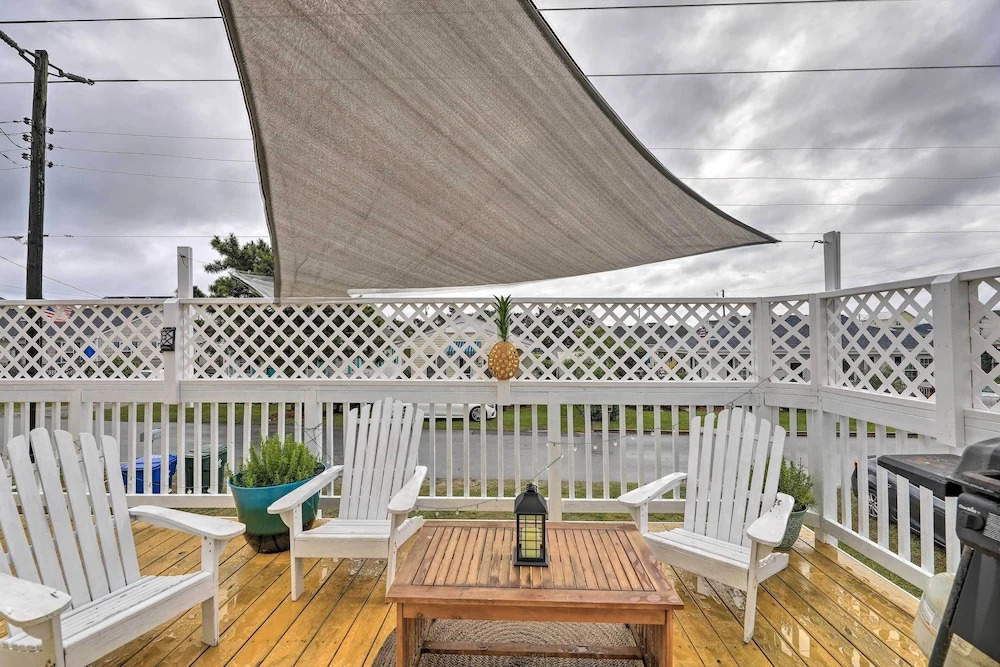 Pet-friendly Townhome, 2 Blocks to Atlantic Beach!