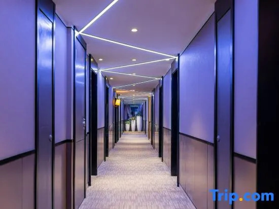 Yue Gaming Hotel (Shanghai Zhoupu Xiaoshanghai Pedestrian Street)