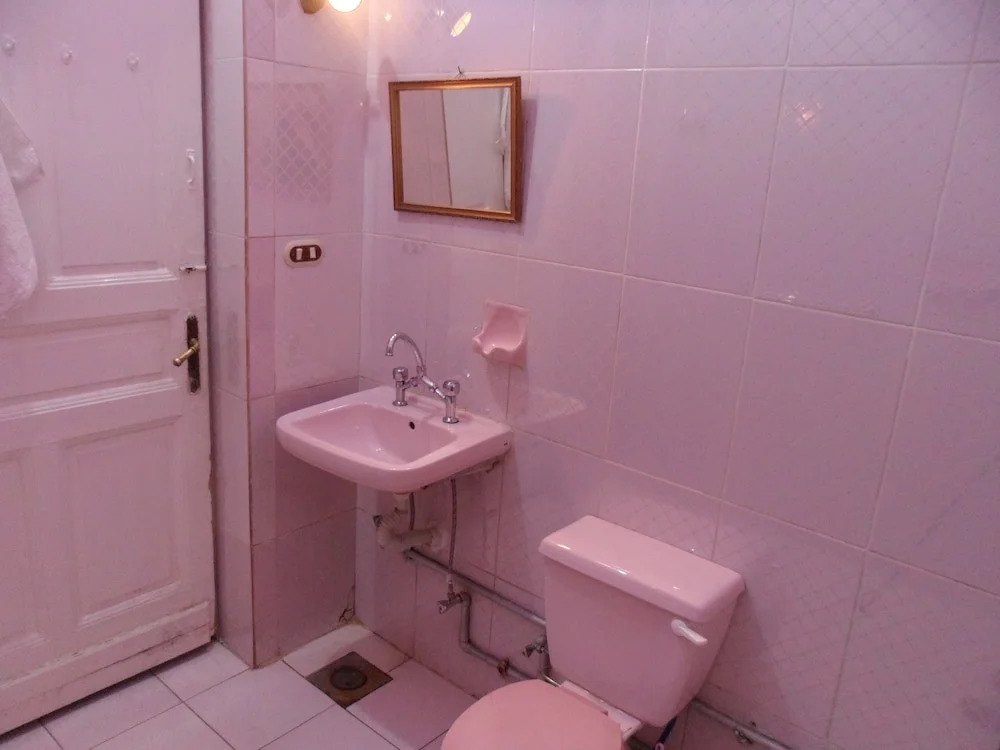 Triomphe Hostel