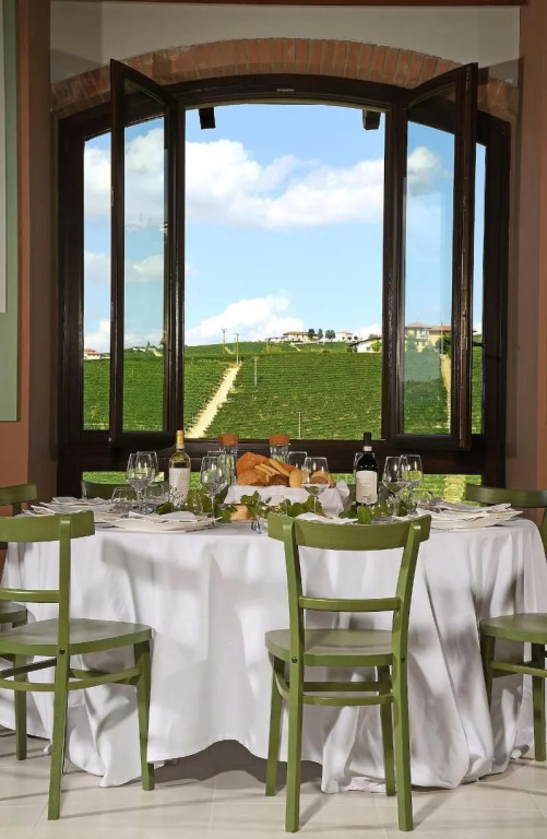 Panoramic Villa Garassino - country rooms and fine restaurant