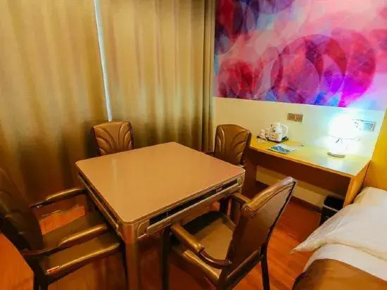 Yueke Hotel (Zhengzhou Zichen Road South 3rd Ring Road Subway Station)