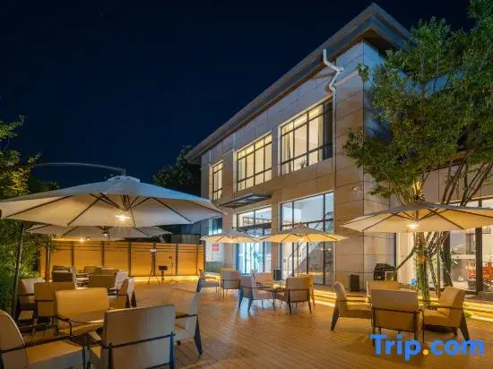 Huatai Hechen Mountain Lodge (Taibai Mountain Tang Town)