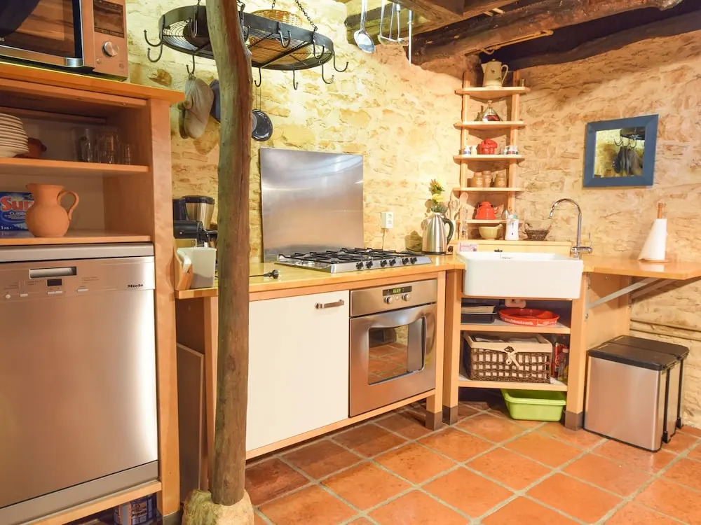 Spacious Villa in Puy-l'évêque With Swimming Pool