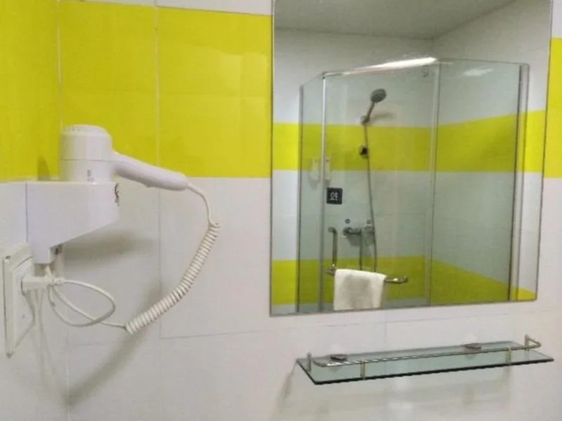 Wanao Hotel (Xiamen Railway Station Wenzao Subway Station)