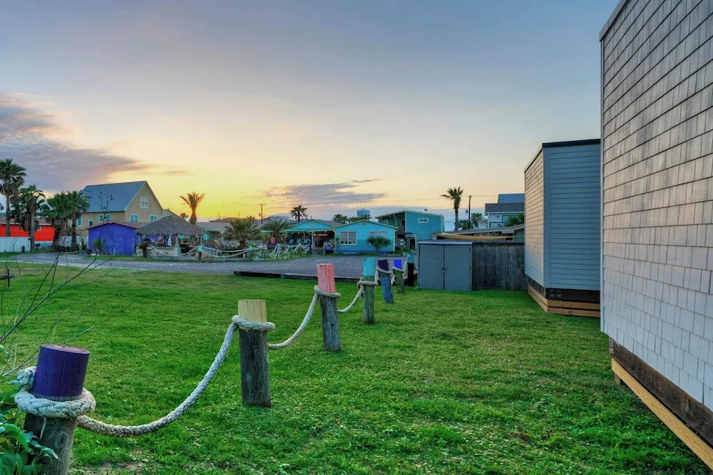 Modern Design, 3 Mins to the Beach Boat Parking The Beach Box by Avantstay