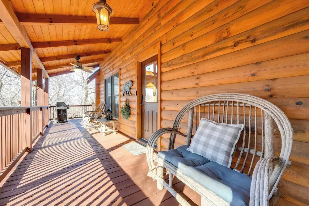 Luxe Mtn-view Cabin w/ Resort Perks in Jasper!
