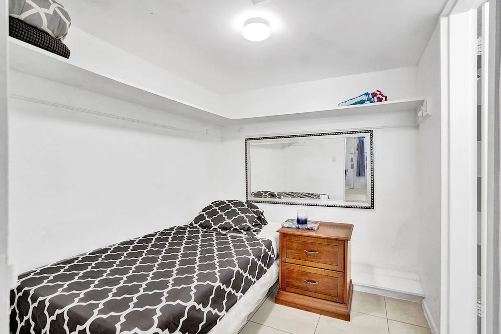 Beautiful cozy 1br apartment walk from the ocean!