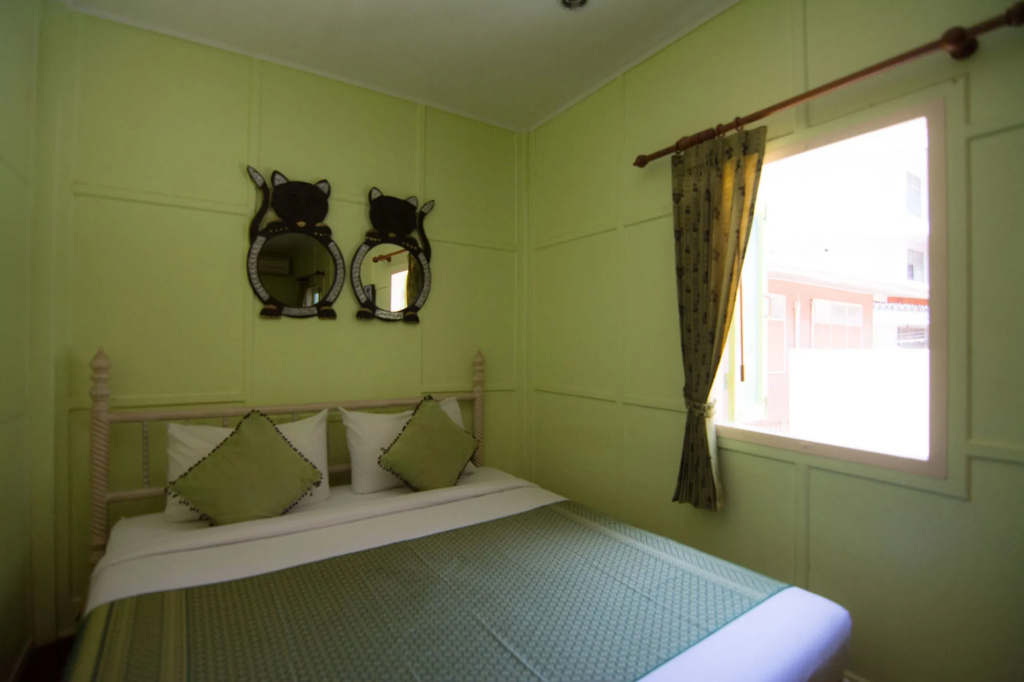 Samsen Sam Place