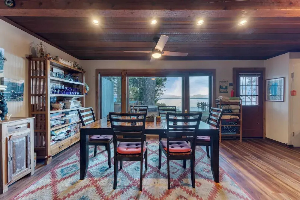 Lakefront Haven by Avantstay Minutes to Ski Resorts Private Dock Boat