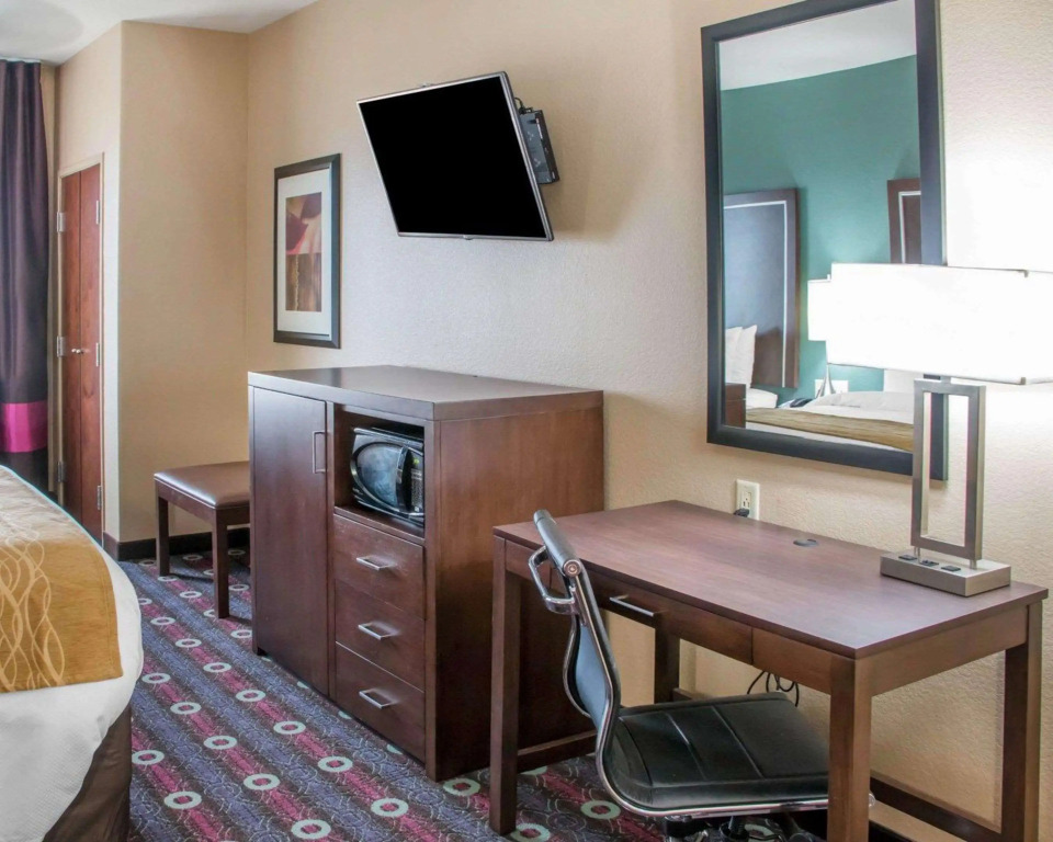 Comfort Inn & Suites San Marcos near Outlet Mall