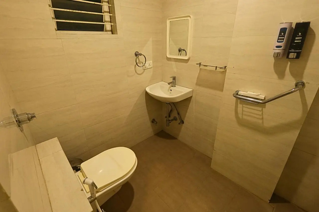 Fabhotel Arcade Inn Suites