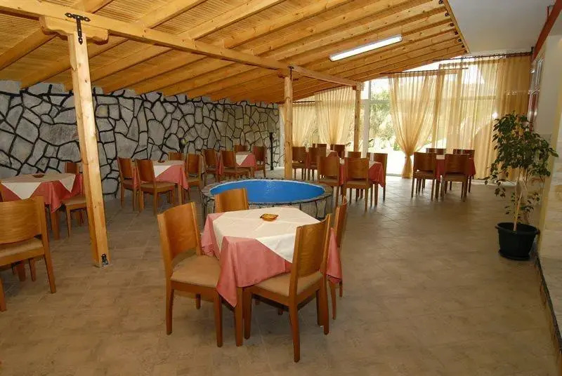 Meni Studios