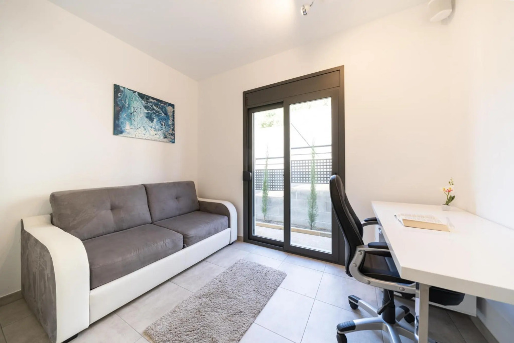 Elia in L'Escala with 3 bedrooms and 2 bathrooms