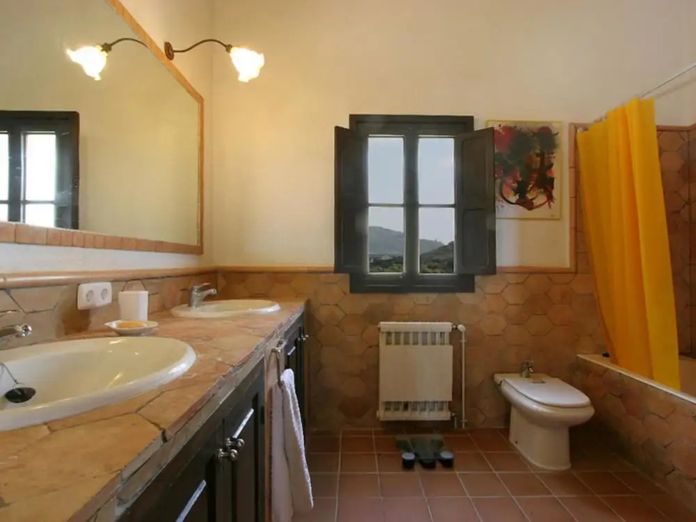 Large Traditional Country House With Spacious Veranda, Garden and Private Pool