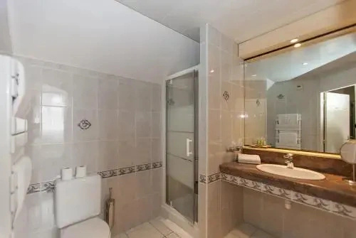 Le Médiéval - Hôtel Le Challonge