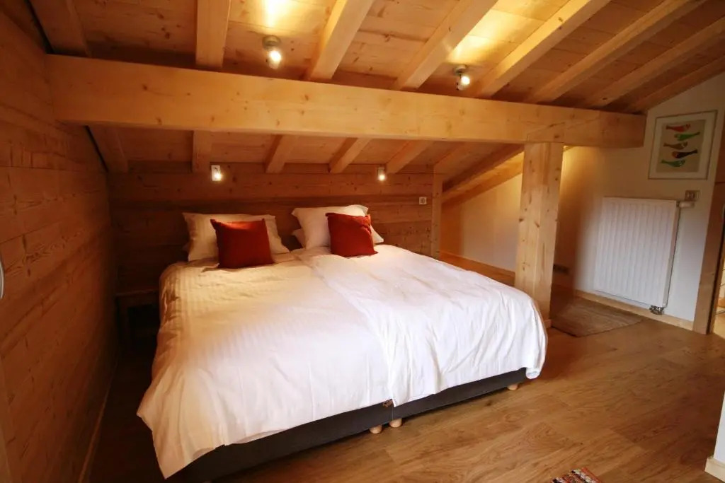 Chalet Timbers - Light and modern - sleeps 6 - Les Gets