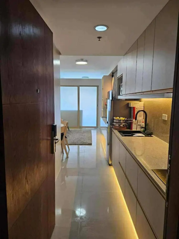 Scandi-inspired Pasay Apartment for Rent - Entire House With Balcony Facing MOA