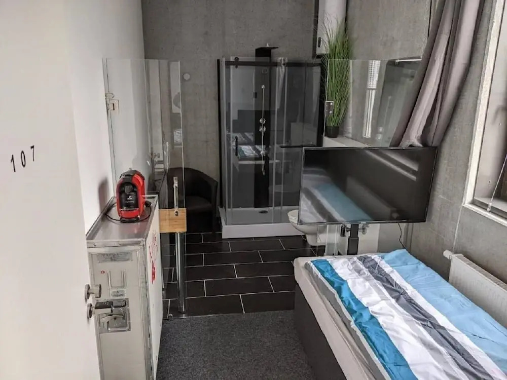 BUSINESS-MOTEL, free massage chairs, secure XL-Parking, 24h-Checkin
