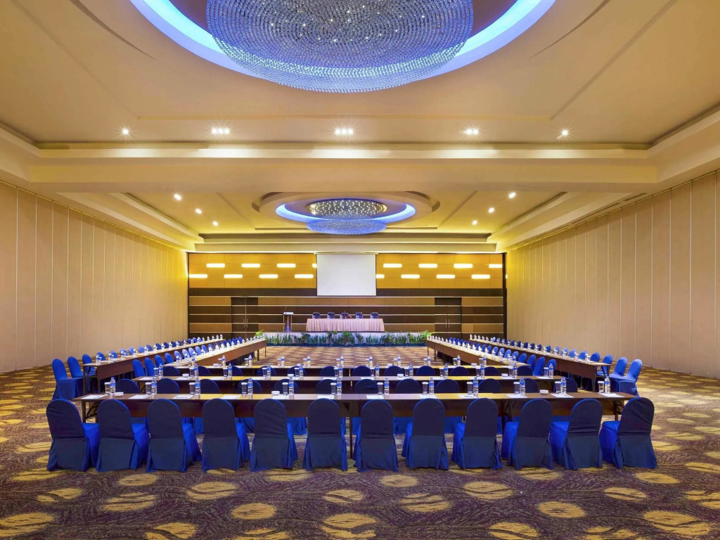 Отель Courtyard by Marriott Manado