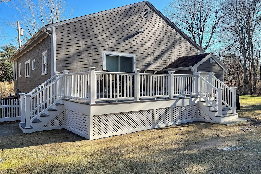 Walk to Sagamore Beach! Curated + Spacious Cottage