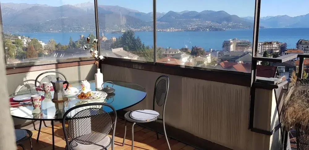 Terrace Lake View apt in Stresa With Lake View
