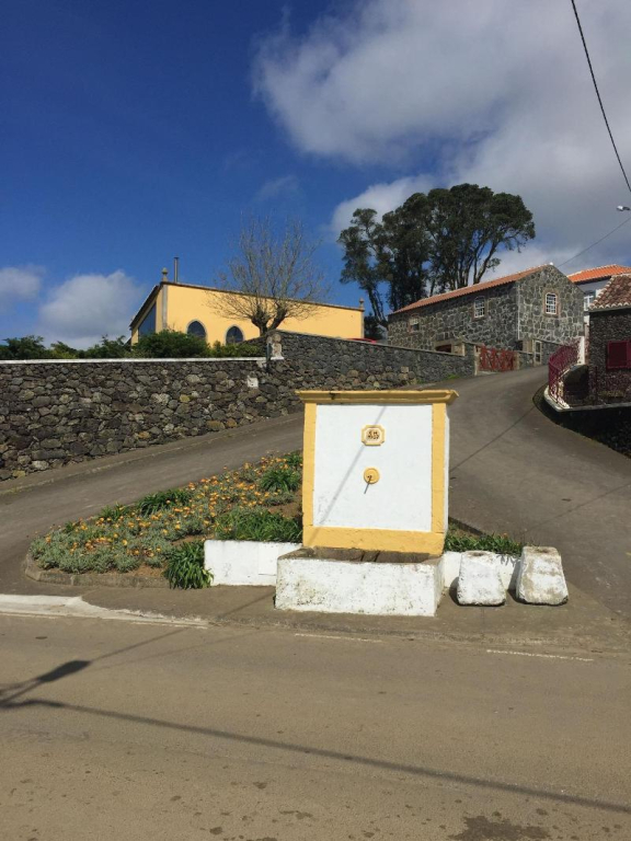 Serreta Island Home