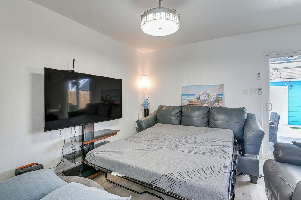 1/2 Mi to Sylvan Beach Park! Chic Townhome w/ Yard