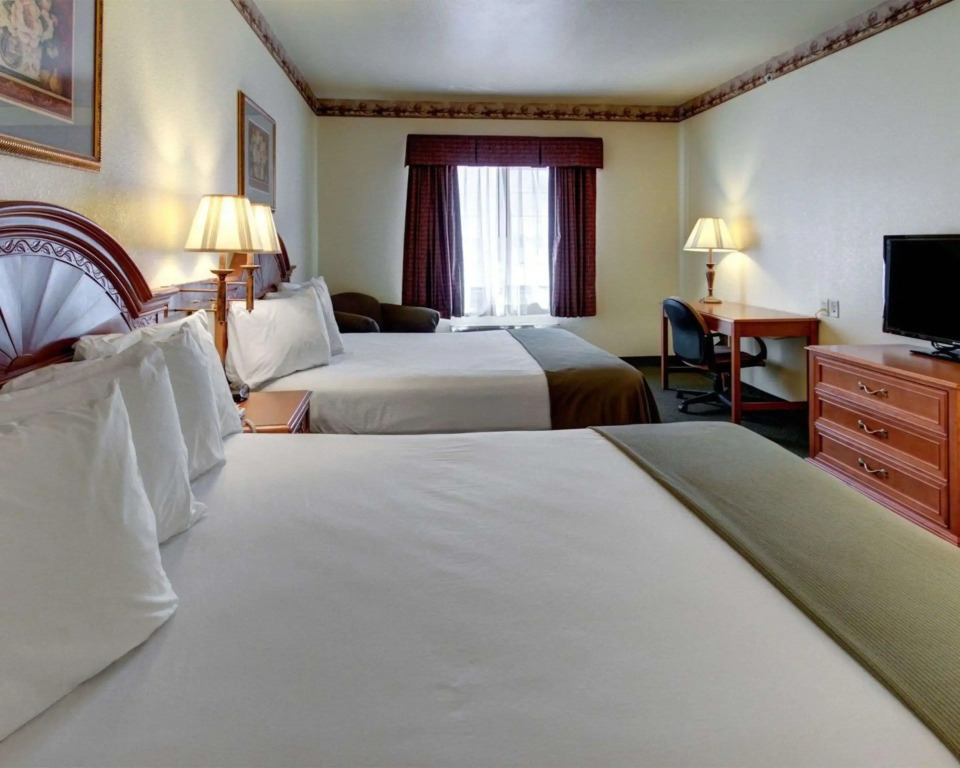 Quality Inn & Suites Glen Rose
