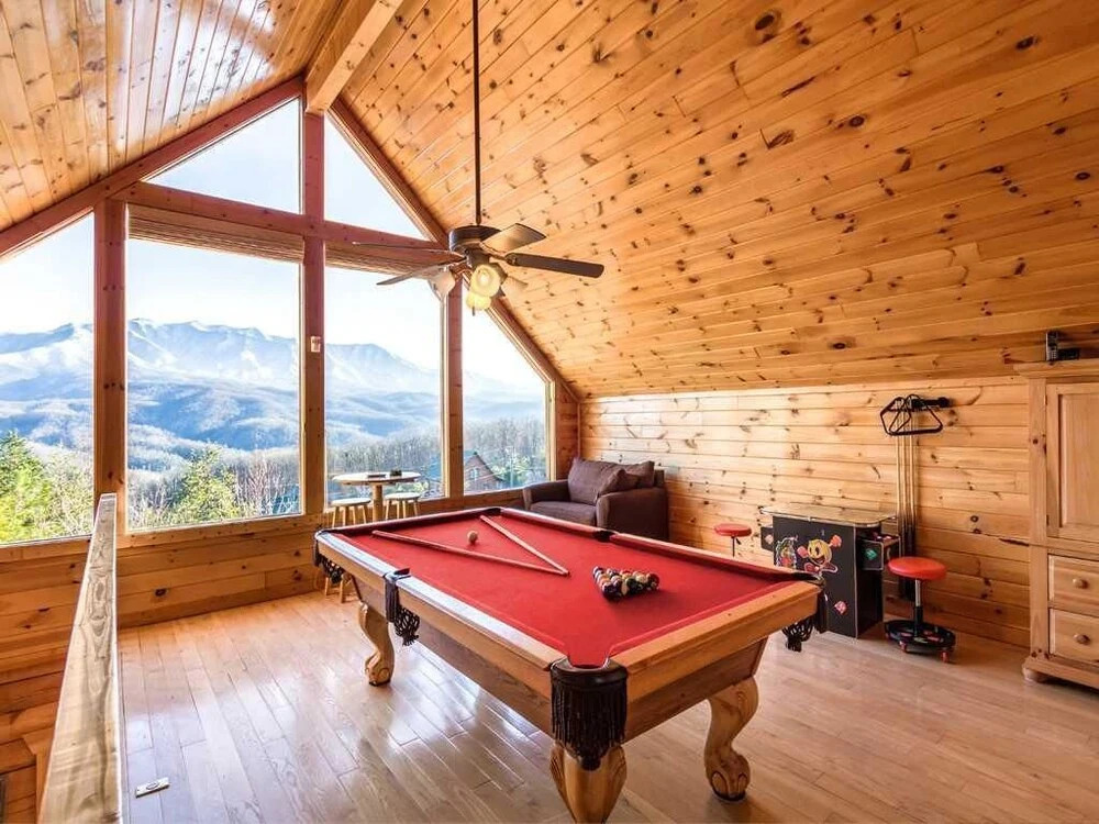 Gatlinburg Summit Views 2 Bedroom Home with Hot Tub