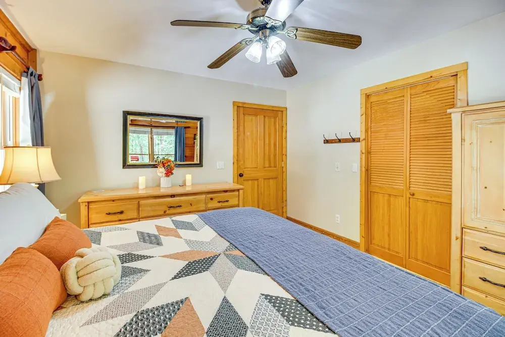 North Georgia Cabin w/ Hot Tub & Community Perks