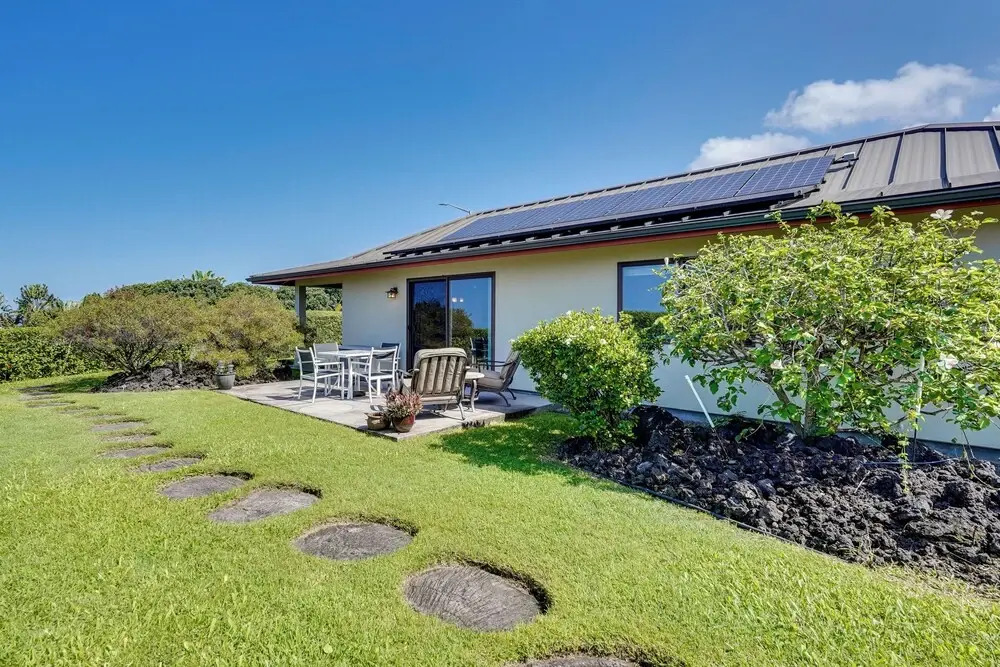Kona Coast Hideaway w/ Patio & Pacific Ocean Views