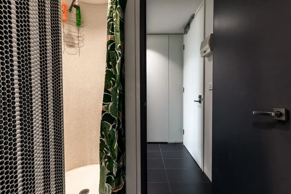 1 Bedroom Apartment in Prahran with Balcony