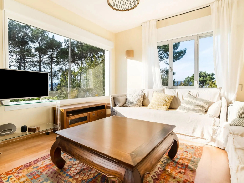 Sunny Home Near the Sea