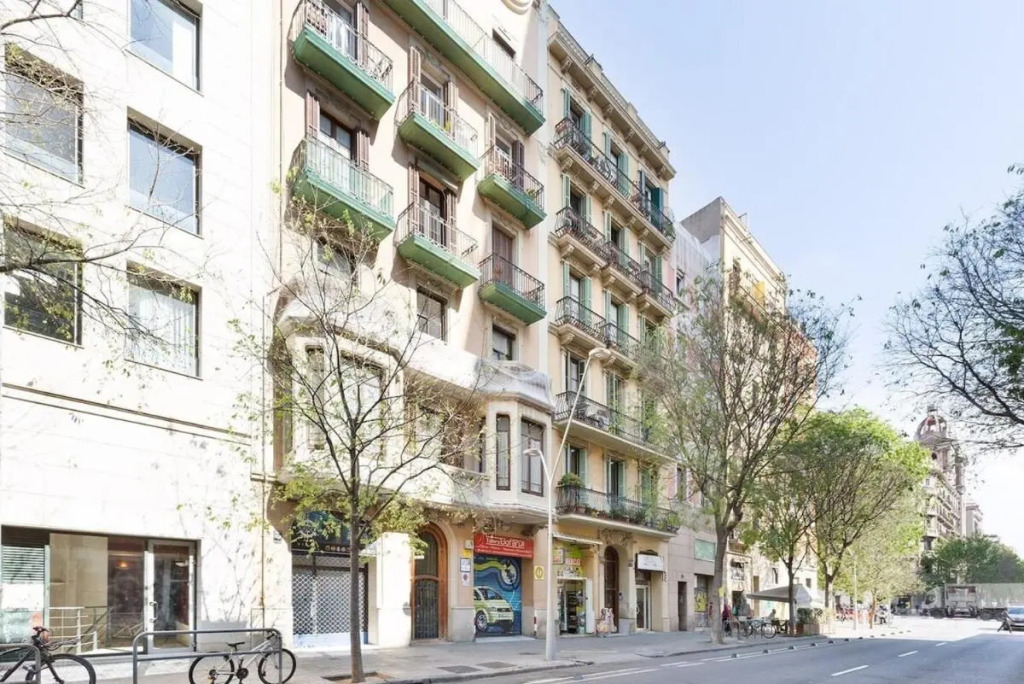 Magnificent and Massive 5 Bedroom Family Apartment and Terrace