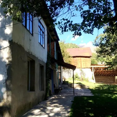 Guest House In Bagvdanari