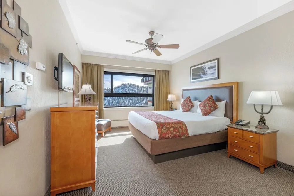 Enjoy the Ridge Tahoe Two-bedroom Lock-off for a Family of 6