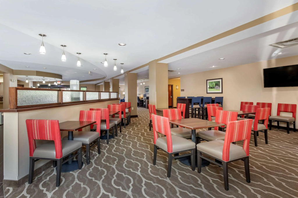 Comfort Suites Manchester near Arnold AFB