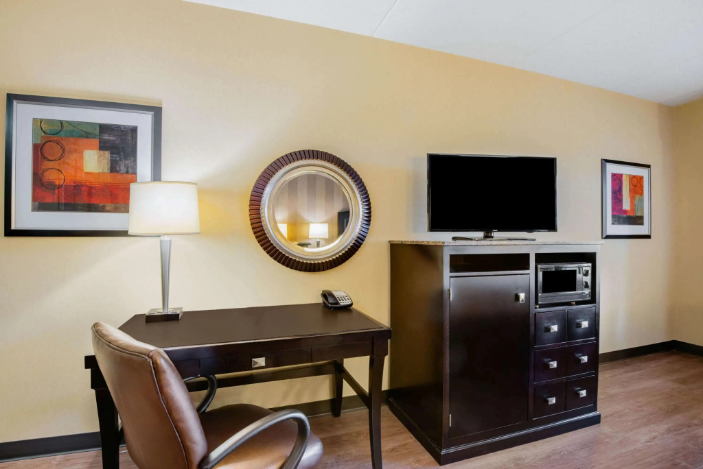 La Quinta Inn & Suites Bel Air I-95 Exit 77A