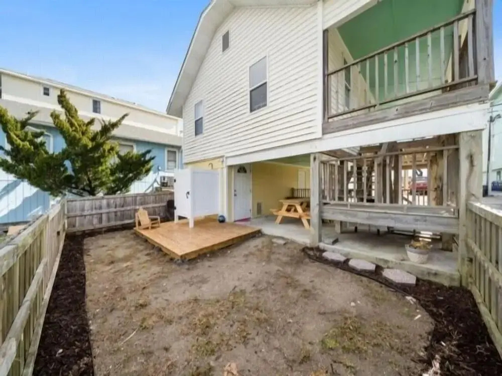 Beach Cabin - Perfect For Your Family Getaway! Pet Friendly! 2 Bedroom Cottage by RedAwning