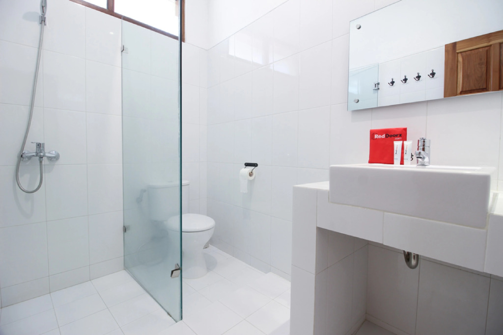 RedDoorz Plus near Alun Alun Selatan 2