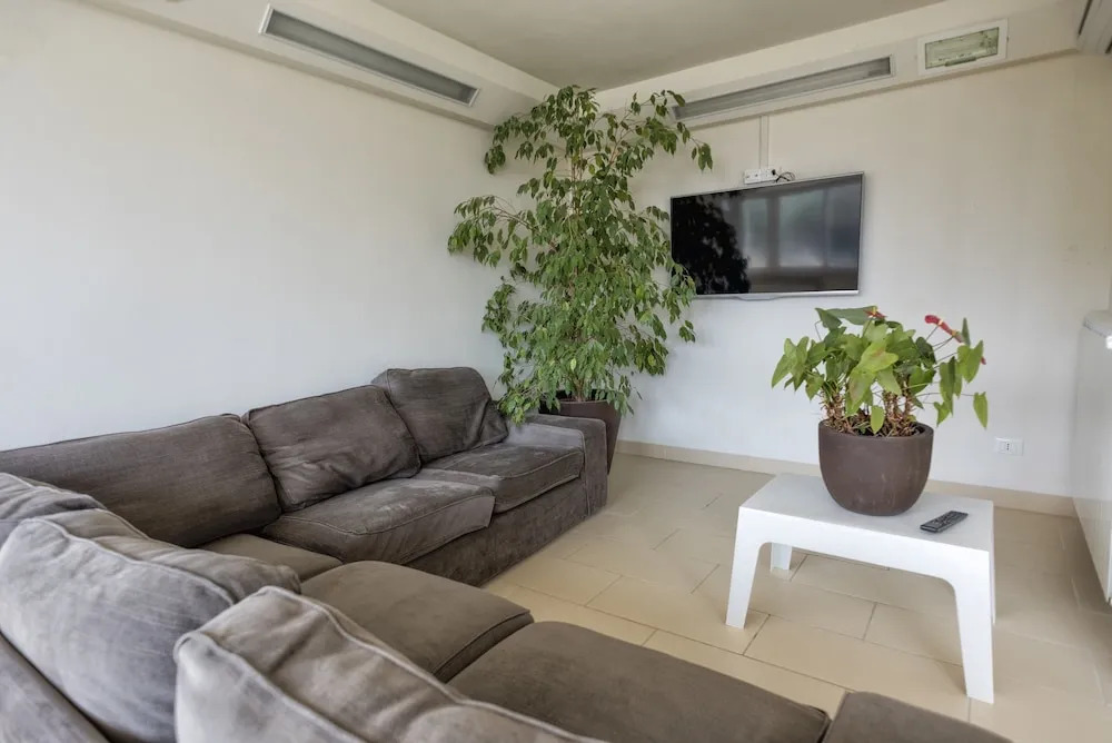 Eliopoli Beach Hostel & Restaurant