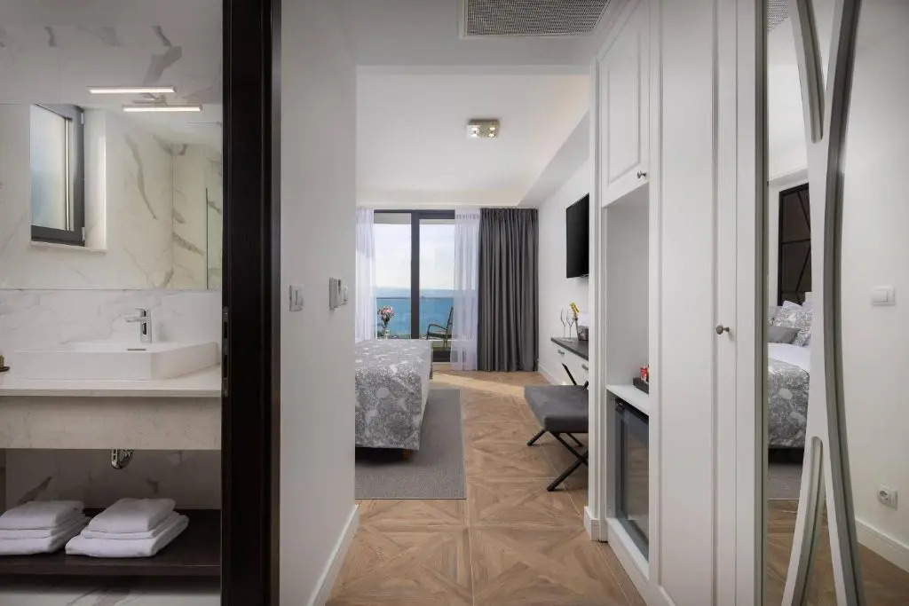 Ellure Luxury Suites