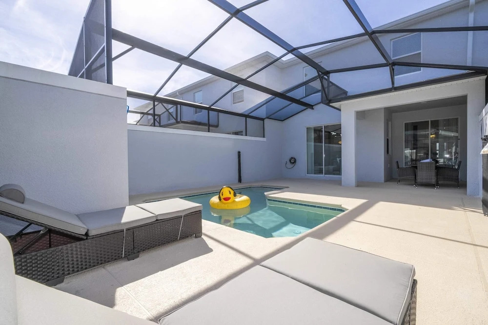 Stunning 4 Bd W/ Pool @ Storey Lake Resort 2613